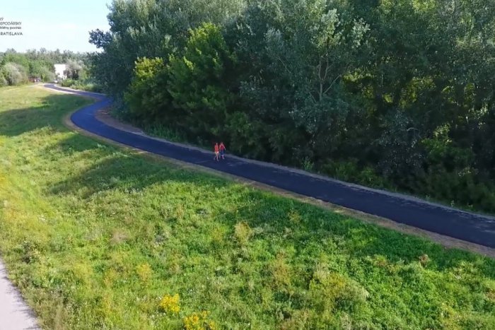 Ilustračný obrázok k článku FOTO: Petržalská hrádza je dnešným dňom cyklistom opäť plne prístupná