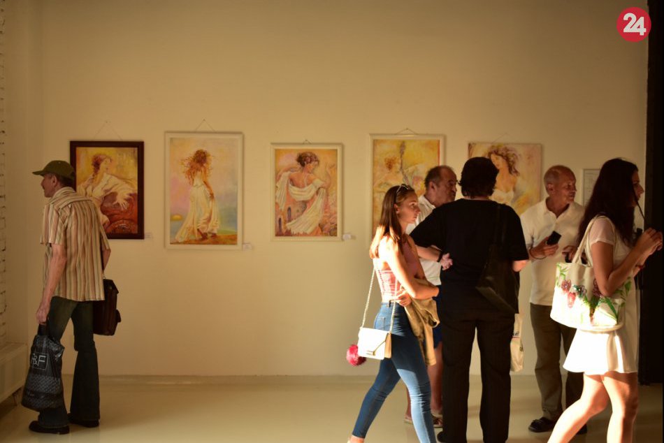 Ilustračný obrázok k článku FOTO: Výstava Nové rozmery prináša plátna plné emócií a krásnych žien