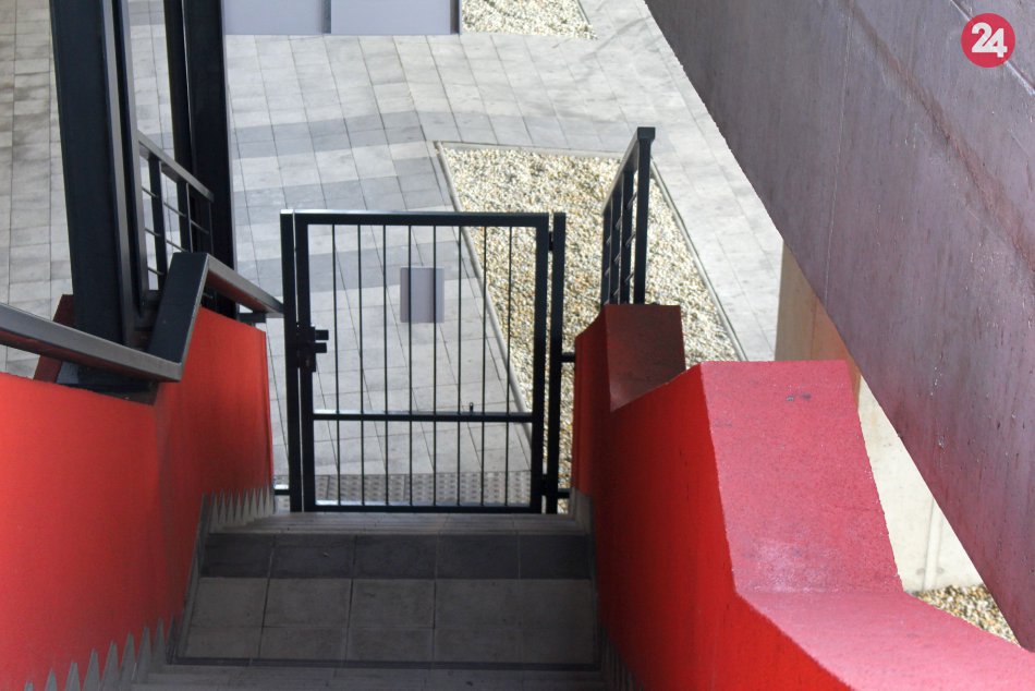 Ilustračný obrázok k článku Bystričania jednoznačne rozhodli: Takýto majú názor na zamykanie schodov na autobuske