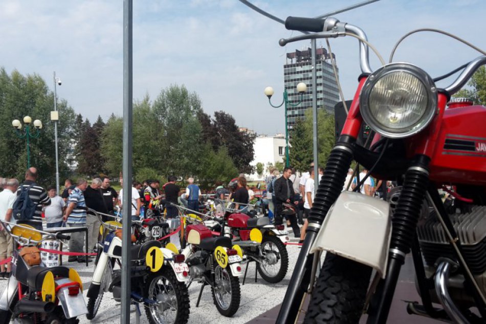 Ilustračný obrázok k článku Považskobystrickí krásavci sa ukázali v plnej paráde: Kus dejín na VIDEO a FOTO