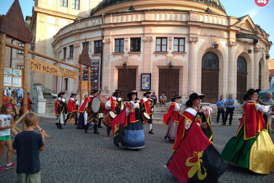 Ilustračný obrázok k článku Dobový sprievod, remeselný trh či rôzne vystúpenia: Takto prebiehali v Spišskej Dni mesta