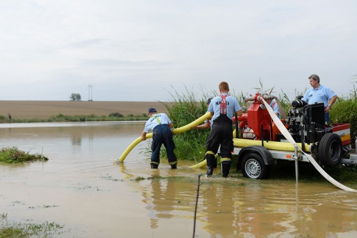 Ilustračný obrázok k článku V okrese Brezno a Liptovský Mikuláš silnejú búrky, môžu prísť i povodne