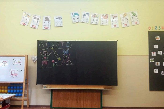 Ilustračný obrázok k článku Školy opäť otvorili svoje brány: V Hlohovci zasadlo do lavíc 250 prvákov