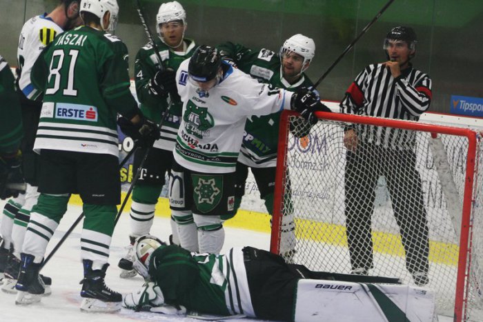 Ilustračný obrázok k článku Vo Vyšehradskom pohári do tretice výhra: Novozámčania porazili Ferencvároš, FOTO