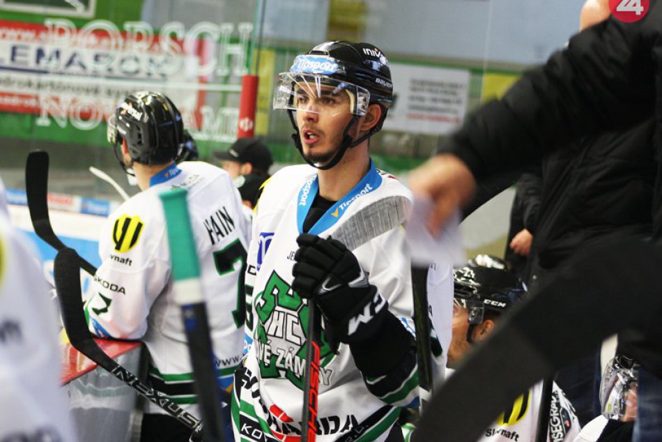 Ilustračný obrázok k článku Dubnica nad sily bielozelených: Považania si zo Zámkov odvážajú tri body