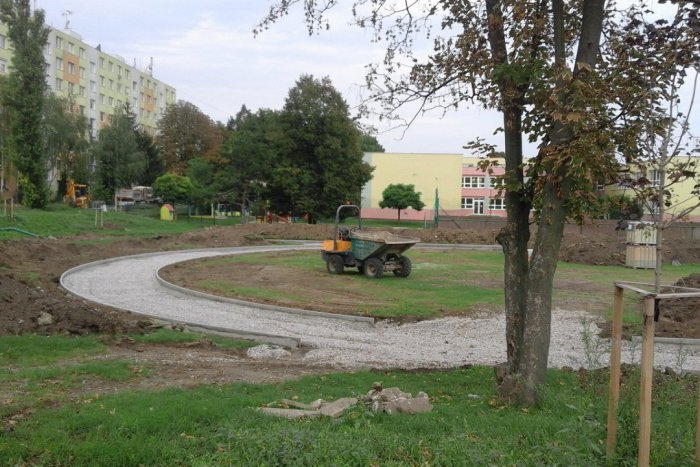 Ilustračný obrázok k článku Mesto buduje bežecký ovál: Zrenovujú aj multifunkčné ihrisko, FOTO