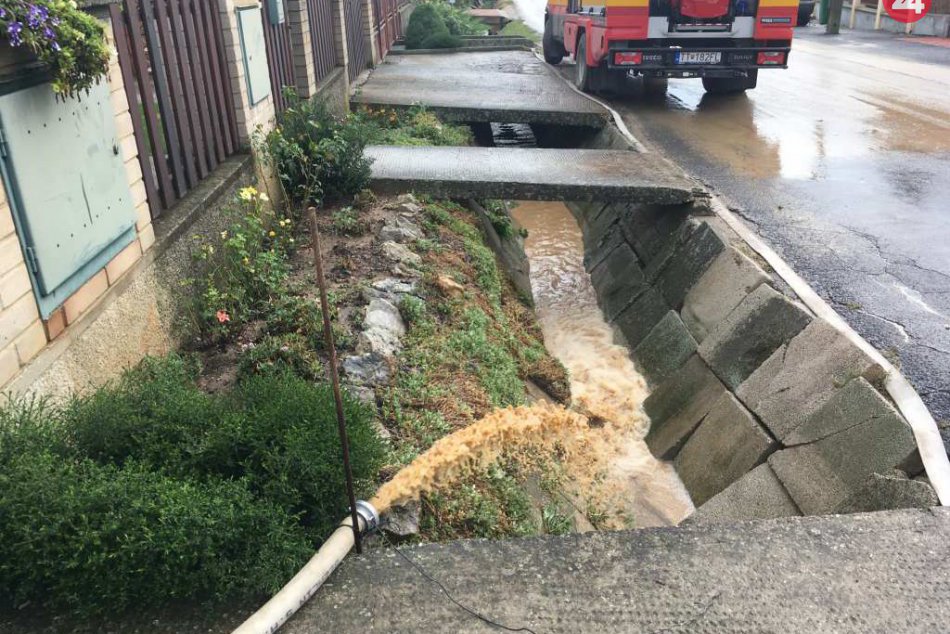 Ilustračný obrázok k článku Aj dobrovoľní hasiči mali plné ruky práce: Zasahovali v Hlohovci i v okolí, FOTO