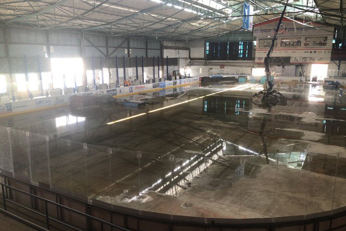 Ilustračný obrázok k článku VIDEO: Rekonštrukcia zimného štadióna je v plnom prúde, takto to vyzerá priamo na pracovisku
