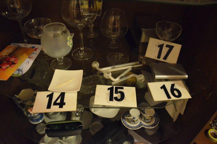 Ilustračný obrázok k článku FOTO: Policajti chytili dílerov drog. Žena a muž sú už vo väzbe, drogy držali pred deťmi