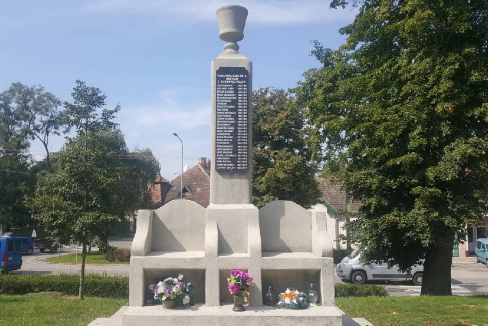 Ilustračný obrázok k článku Občianske združenie organizuje zbierku: Chýbajúce mená na pamätníku budú doplnené