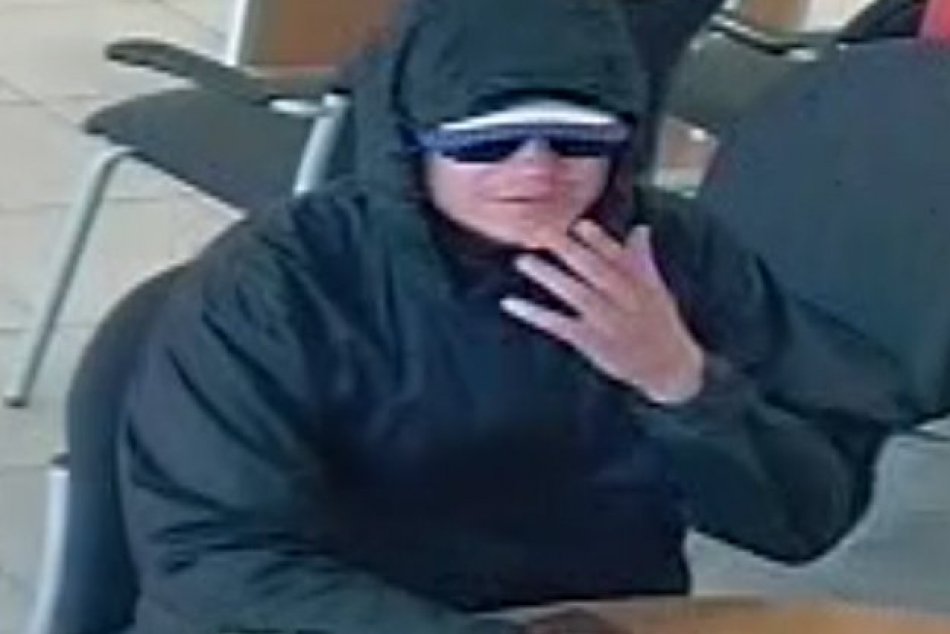 Ilustračný obrázok k článku FOTO: Páchateľ vybral podvodom peniaze v ružomberskej banke, polícia pátra po neznámej osobe