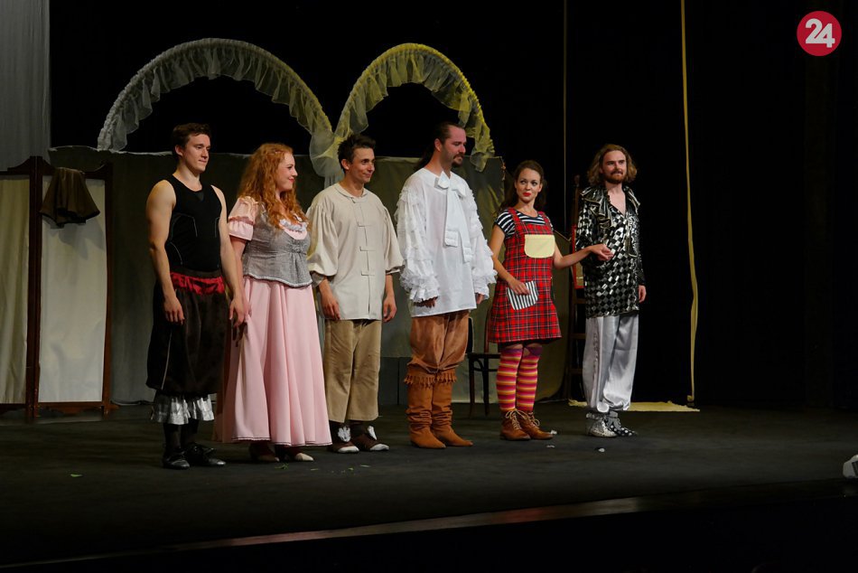 Ilustračný obrázok k článku Rožňavskí herci vypredali sálu: FOTO a VIDEO z nového Don Juana