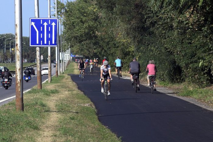 Ilustračný obrázok k článku FOTO: Petržalská hrádza je už opravená. Oficiálne odovzdali do používania vynovený úsek