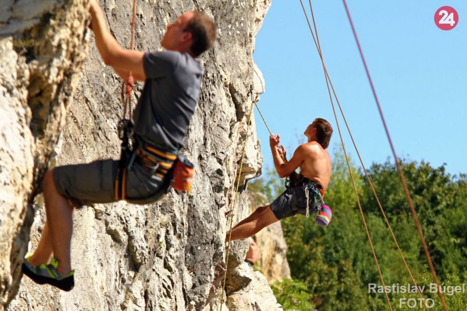 Ilustračný obrázok k článku Lezecké preteky na Kalvárii v Nitre: Tento rok s rekordnou účasťou, FOTO