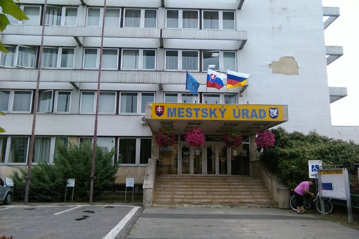 Ilustračný obrázok k článku Poslanci schválili nový štatút mesta Lučenec