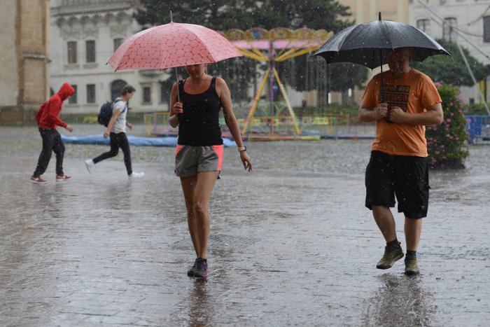 Ilustračný obrázok k článku RANNÁ ŠTVORKA: Nedeľu môžu znepríjemniť búrky, oslavuje Dušan