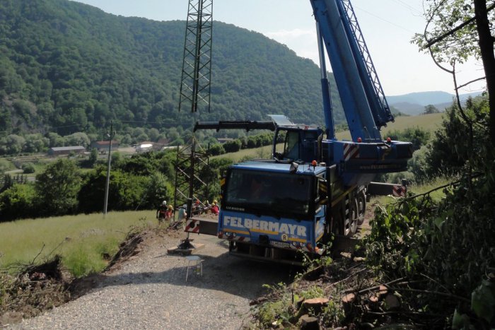 Ilustračný obrázok k článku Práce pri Žiari pútali pozornosť: Čo vlastne chlapi na stožiaroch robili?