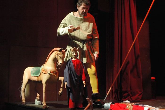 Ilustračný obrázok k článku Zomrel dlhoročný člen Bábkového divadla František Dolejší