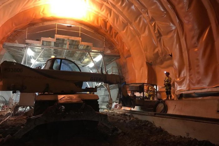 Ilustračný obrázok k článku Prerazili severnú rúru tunela Višňové: FOTO z výstavby diaľničného úseku