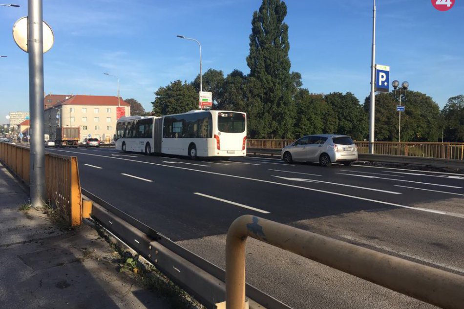 Ilustračný obrázok k článku Univerzitný most v Nitre dostal na zimu nový asfalt: Rekonštrukcia má začať na jar