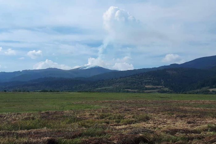 Ilustračný obrázok k článku FOTO: Náročná práca pokračuje! Ani po 24 hodinách sa nedarí lokalizovať požiar lesa v Polomke