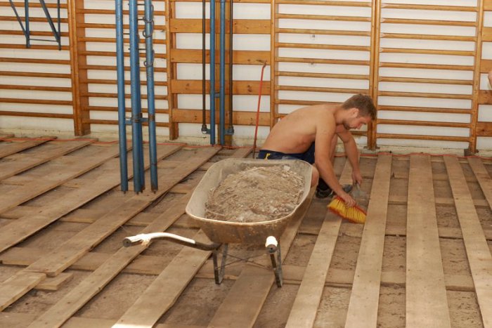 Ilustračný obrázok k článku Fiľakovo rekonštruuje starú telocvičňu, vznikne v nej priestor pre šport