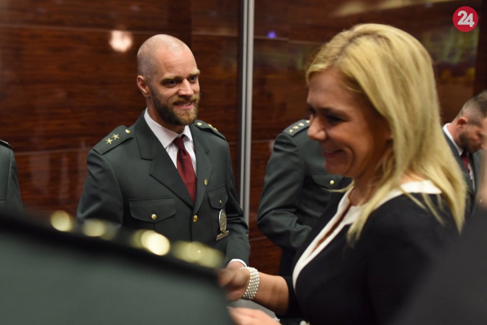 Ilustračný obrázok k článku V Trnave sa stretli policajti s veľkým srdcom: Osobne im poďakovala ministerka, VIDEO