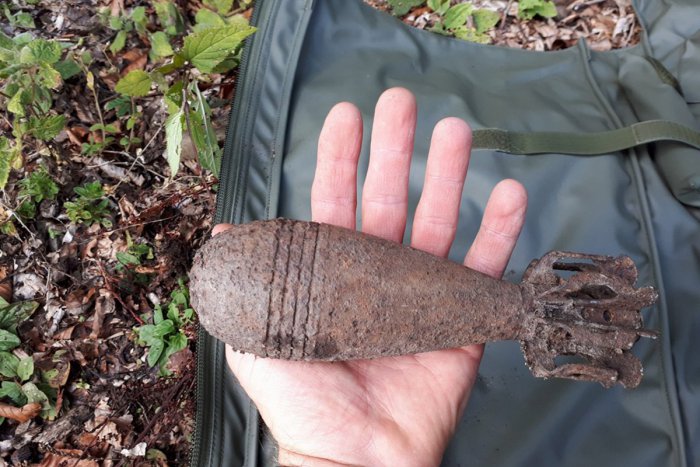 Ilustračný obrázok k článku Hubár našiel v lese na Pezinskej Babe nevybuchnutý granát z obdobia 2. svetovej vojny