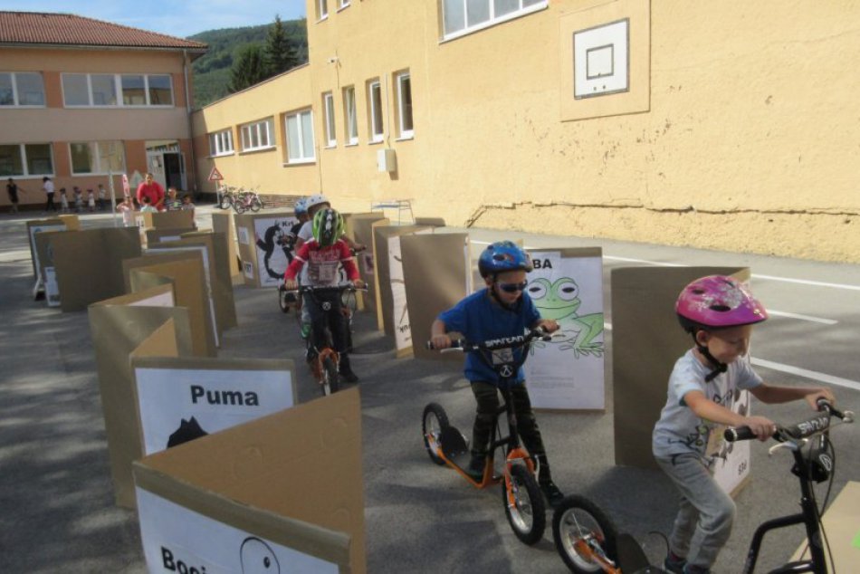 Ilustračný obrázok k článku FOTO: Nefalšovaná radosť revúckych škôlkarov. Na dopravnom ihrisku zažili deň plný hier