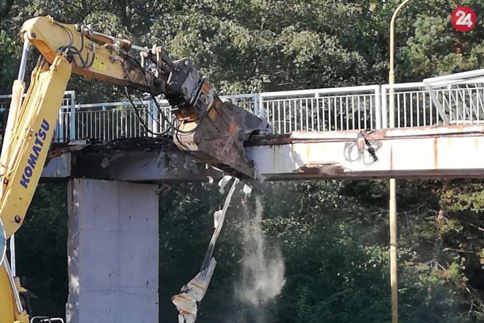 Ilustračný obrázok k článku VIDEO a FOTO z demolácie lávky v Považskej: Odborník o tom, ako išla dole