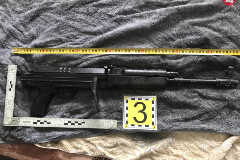 Ilustračný obrázok k článku Nepohodlný spoločník vo firme: Popradčan Jaroslav (32) plánoval vraždu samopalom