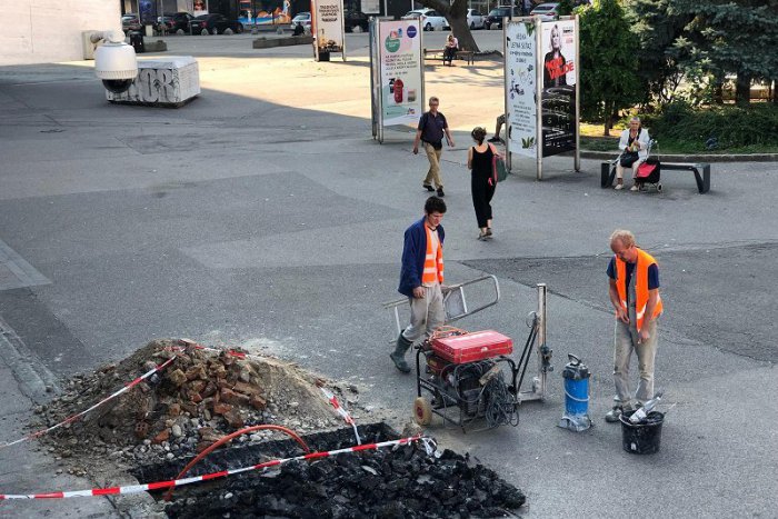 Ilustračný obrázok k článku Na Kamennom námestí odstránili čierne stavby. Čo sa bude diať ďalej?