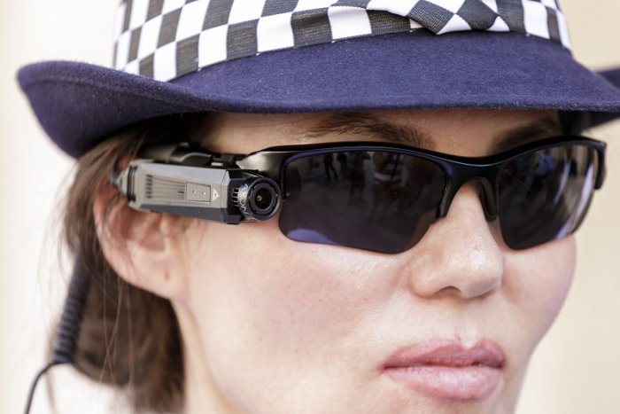 Ilustračný obrázok k článku FOTO: Bratislavská mestská polícia bude testovať odevné kamery. Mali by znížiť počet silových zásahov