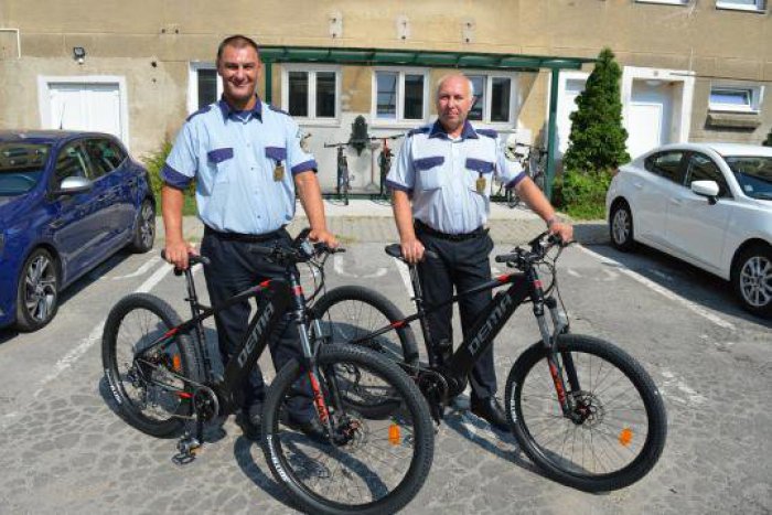 Ilustračný obrázok k článku Všimli ste si ich v uliciach? V Bystrici jazdia ekologické policajné hliadky