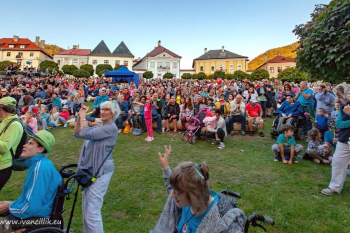 Ilustračný obrázok k článku Nátresk v centre Kremnice: Atmosféra mestských osláv na FOTKÁCH