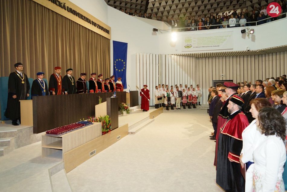 Ilustračný obrázok k článku Koronavírus: Mimoriadne opatrenia na zvolenskej univerzite: Prerušila výučbu