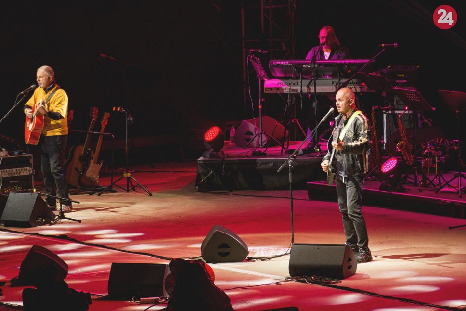 Ilustračný obrázok k článku Koncert Elánu v Prešove bol silný zážitok: Hity od legendy spievali tisíce ľudí, FOTO