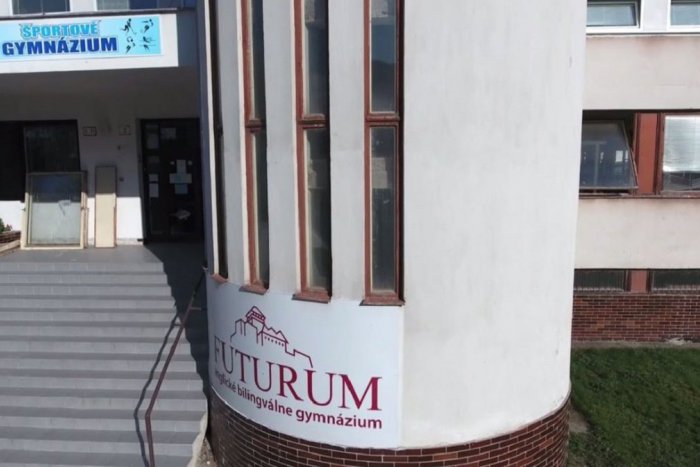 Ilustračný obrázok k článku Župa kúpi od mesta budovu Športového gymnázia: Čo bude so školou, ktorá tam sídli?