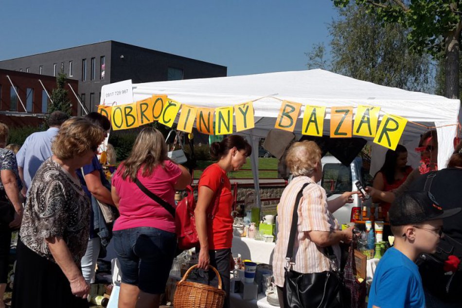 Ilustračný obrázok k článku Na jarmoku v Považskej sa aj pomáhalo: Pekná suma na dobrú vec, VIDEO a FOTO