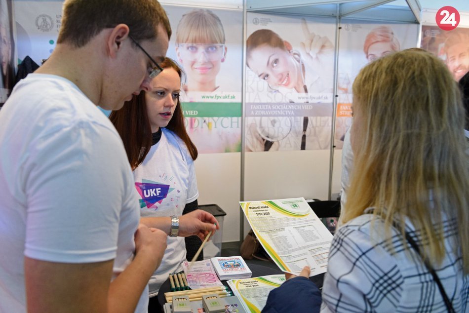 Ilustračný obrázok k článku Kedy sa oplatí po škole ísť na úrad práce? Je tu jeden ZÁSADNÝ rozdiel!