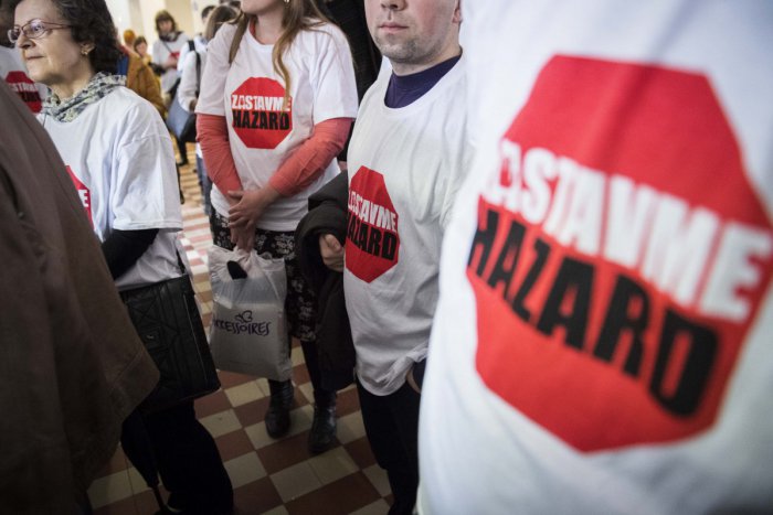 Ilustračný obrázok k článku Boj proti hazardu pokračuje. V meste spustili novú petíciu