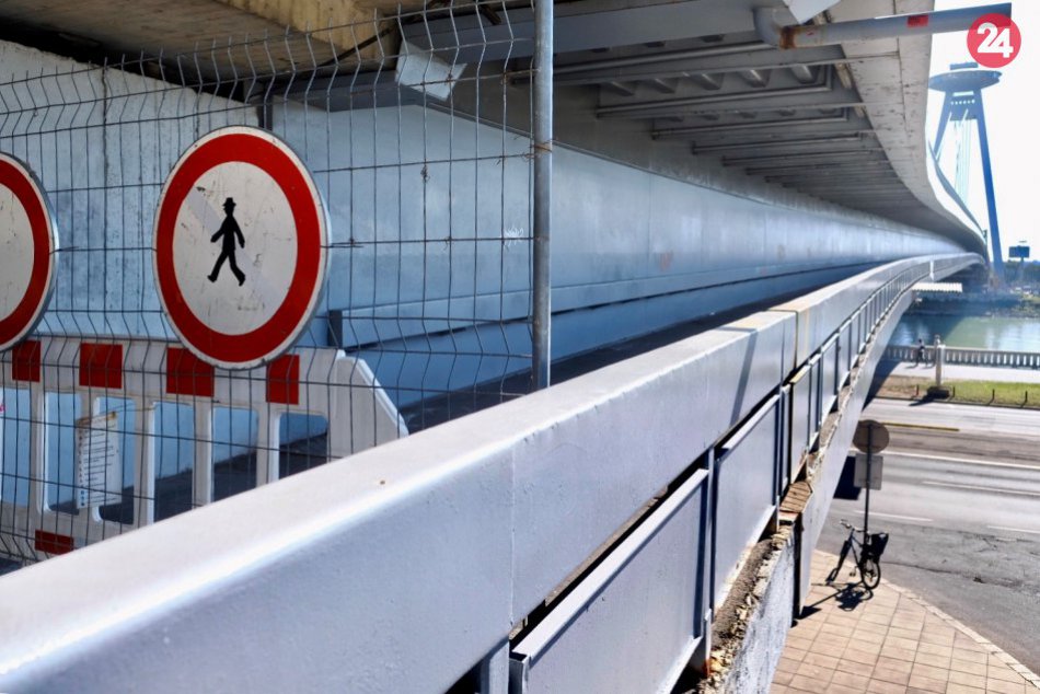 Ilustračný obrázok k článku Mesto začalo opravovať havarijný stav lávok pre peších a cyklistov na Moste SNP