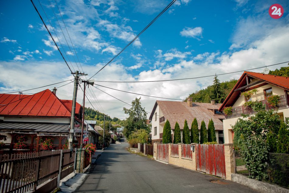 Ilustračný obrázok k článku FOTO: Spoznáte známu obec pri Bystrici? Kedysi ju nazývali aj Maslový vŕšok