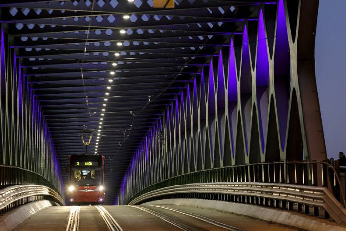 Ilustračný obrázok k článku FOTO: Nočná prechádzka po Bratislave priniesla 44 umeleckých zastávok