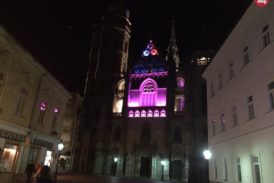 Ilustračný obrázok k článku Do purpurovej farby sa zahalia dominanty Košíc. Za predčasne narodené deti