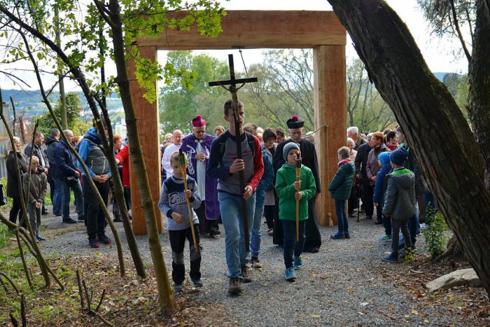 Ilustračný obrázok k článku FOTO: Miesto na zamyslenie sa: V Brezne otvorili a požehnali novú kalváriu