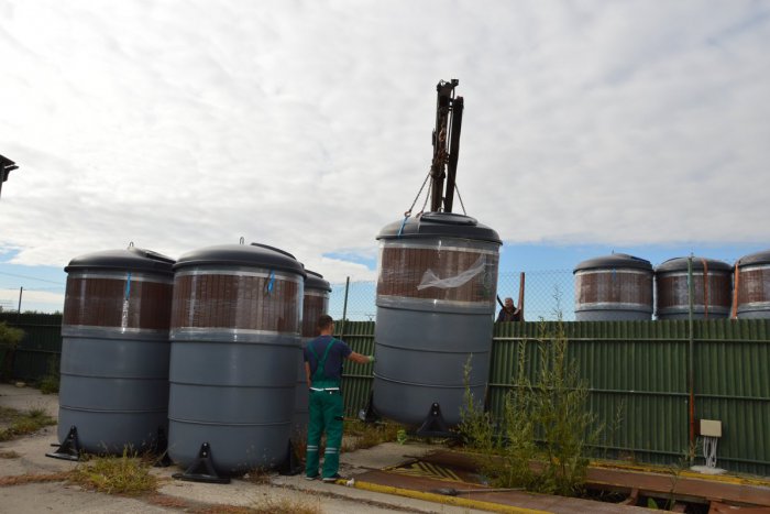 Ilustračný obrázok k článku FOTO, Obyvateľom Veče už priviezli kontajnery: Onedlho využijú polopodzemný zber