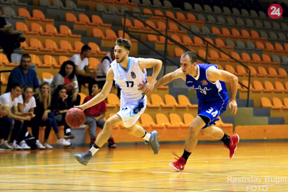 Ilustračný obrázok k článku Nitra sa  vrátila na mapu mužského basketbalu: Na úvod prehra s Karlovkou, FOTO