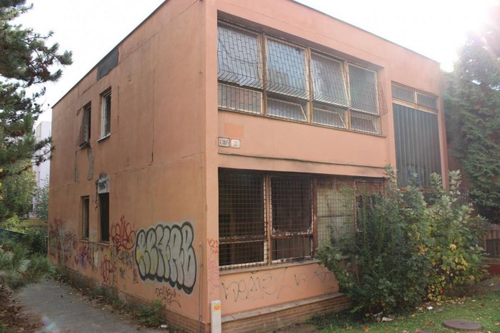 Ilustračný obrázok k článku Dúbravčania sa vyjadria, akú budúcnosť by chceli v schátranej budove