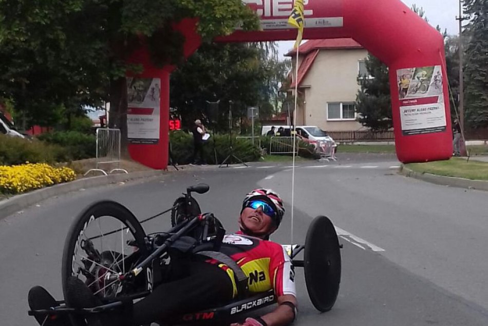 Ilustračný obrázok k článku Bardejovčan Daniel sa popasoval s osudom. So svojim handbikom precestoval svet